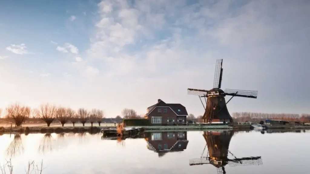Descubre el encanto de Giethoorn con HopOnHopOff Holland
