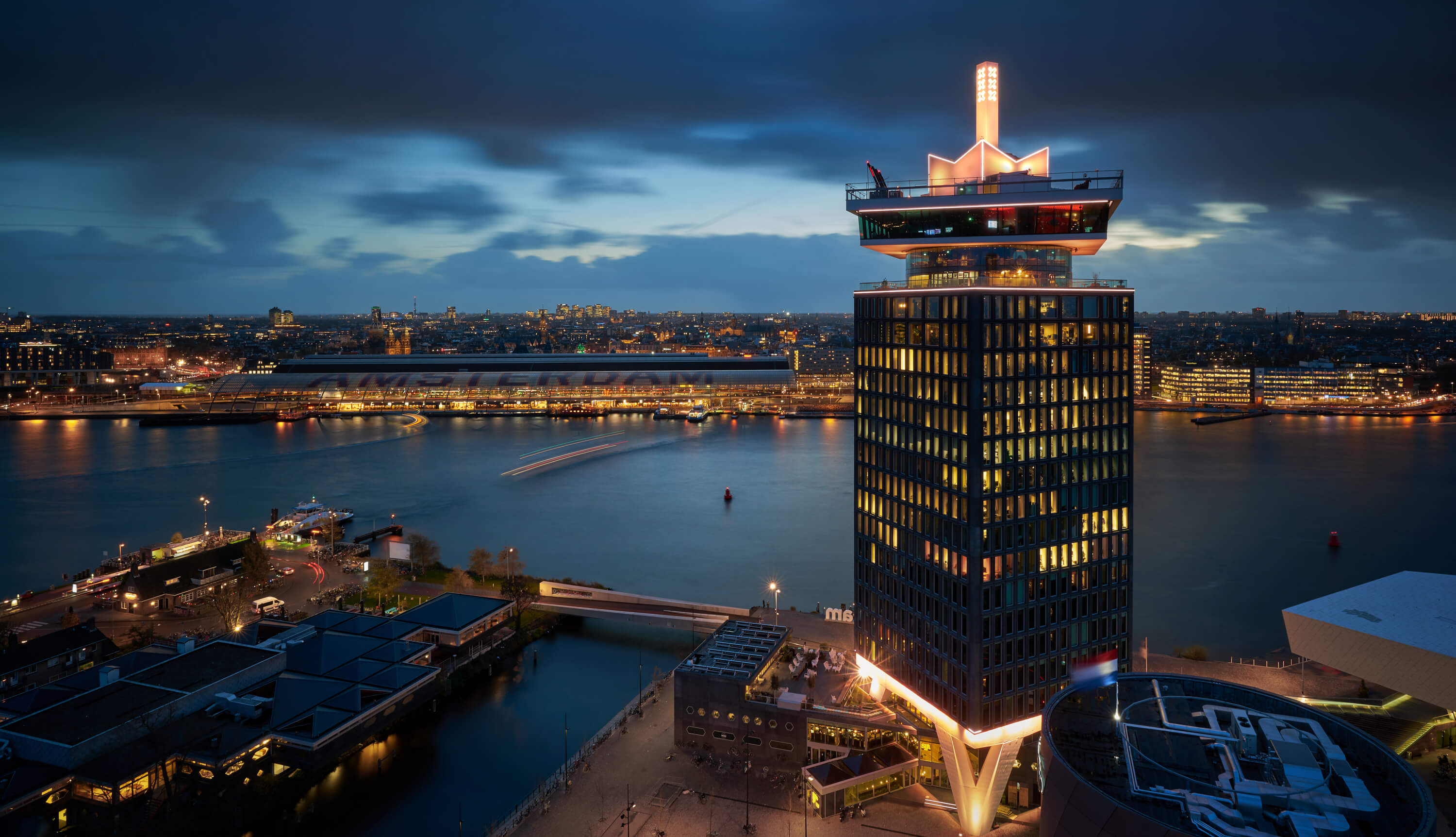 Avondrondvaart door de grachten & A'DAM Tower Skybar